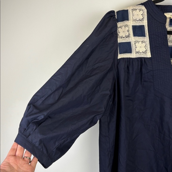 Entro Navy Blouse with Cream Crochet Insert Puff Sleeve BLOUSE Size Large - Picture 6 of 10